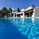 Bellevue With Pool By Homing Вілла