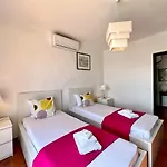 Bellevue With Pool By Homing Villa *