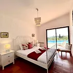 Bellevue With Pool By Homing Villa Portimão