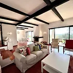 Bellevue With Pool By Homing Villa *