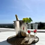 Bellevue With Pool By Homing