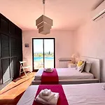 Bellevue With Pool By Homing بورتيماو