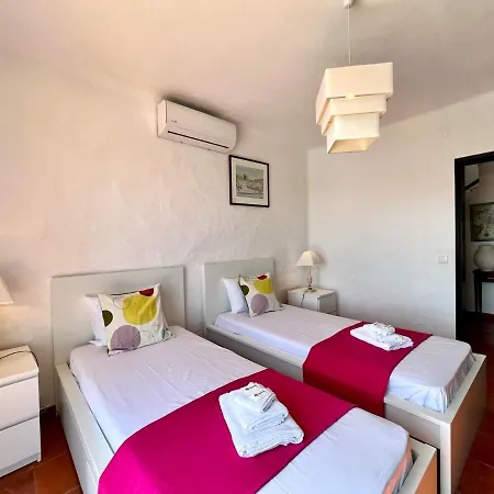 Bellevue With Pool By Homing Villa *