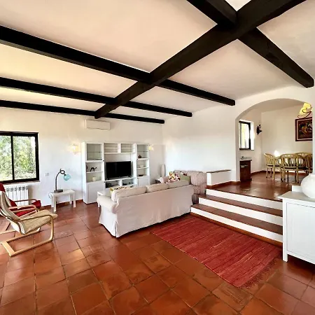 Villa Bellevue With Pool By Homing