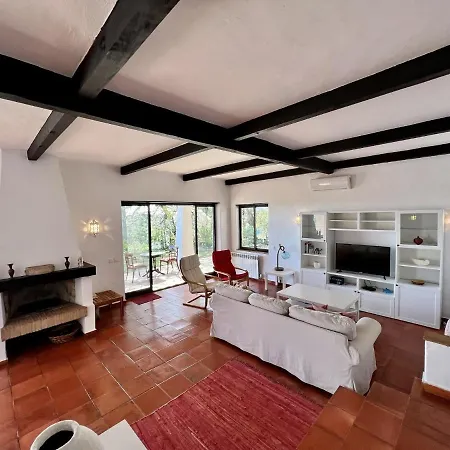 Bellevue With Pool By Homing Villa