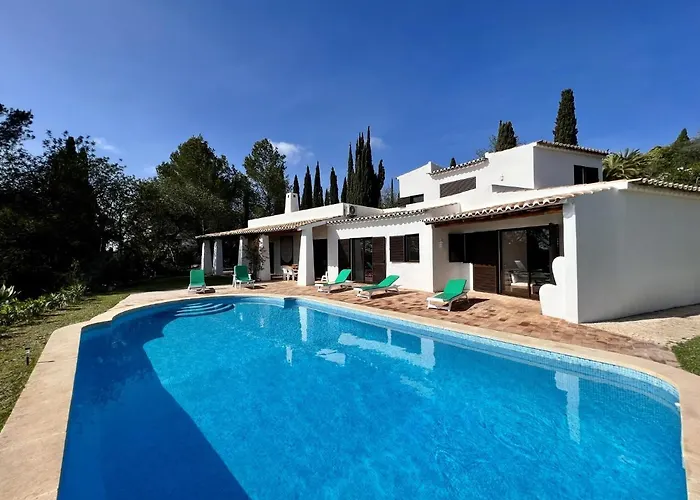 Villa Bellevue With Pool By Homing