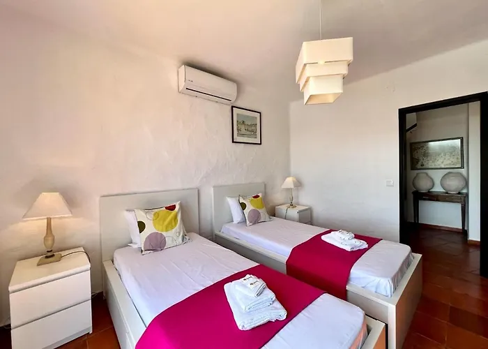 Bellevue With Pool By Homing Villa *