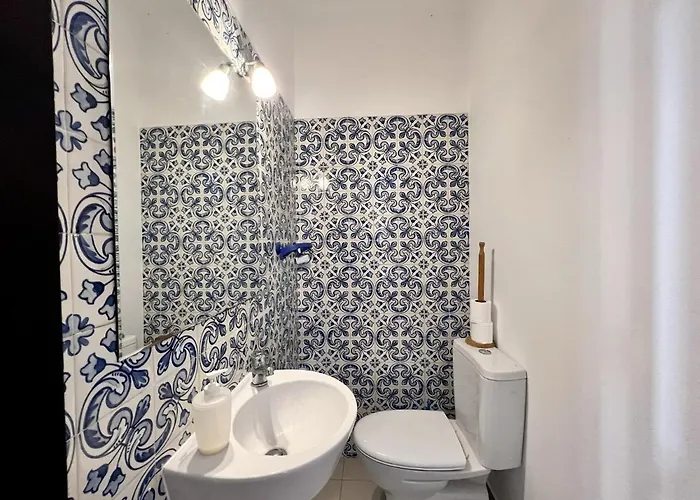 Bellevue With Pool By Homing Villa *