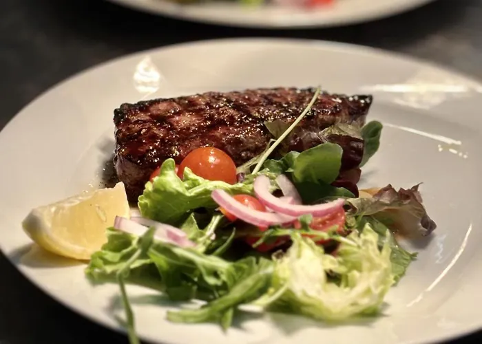 Bellevue With Pool By Homing Villa *