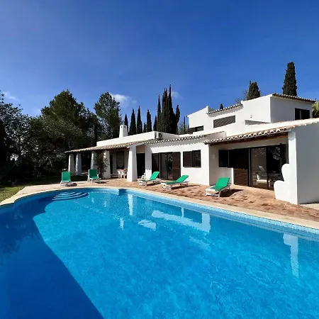 Villa Bellevue With Pool By Homing