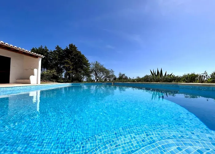 Bellevue With Pool By Homing Villa *