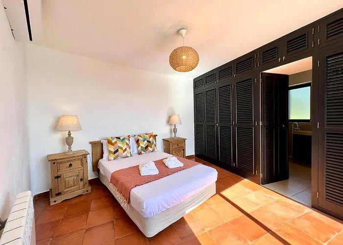 Bellevue With Pool By Homing Villa