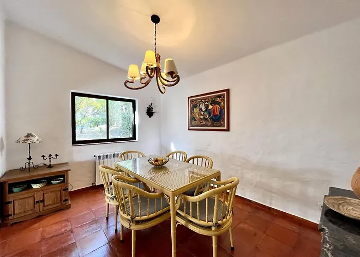 Bellevue With Pool By Homing Villa