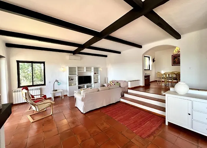 Villa Bellevue With Pool By Homing