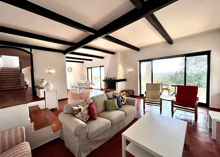 Bellevue With Pool By Homing Villa *