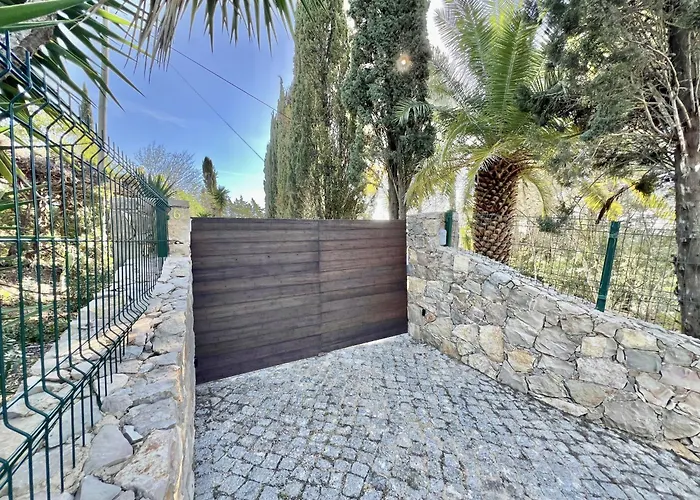 Bellevue With Pool By Homing Villa