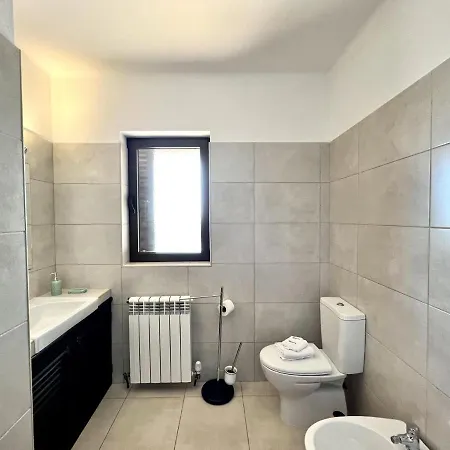 Bellevue With Pool By Homing Портиман