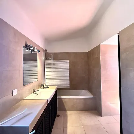 Bellevue With Pool By Homing Вилла Портиман