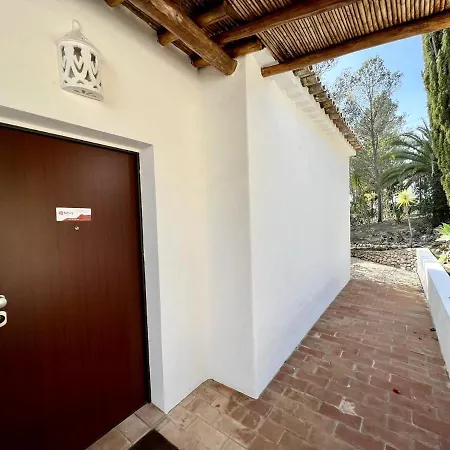 Bellevue With Pool By Homing Вилла